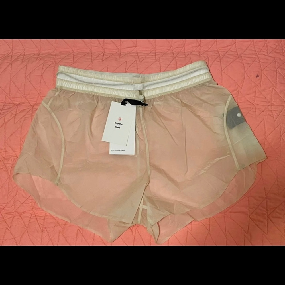 Lululemon Step Out High Rise Shorts 3” Size 12